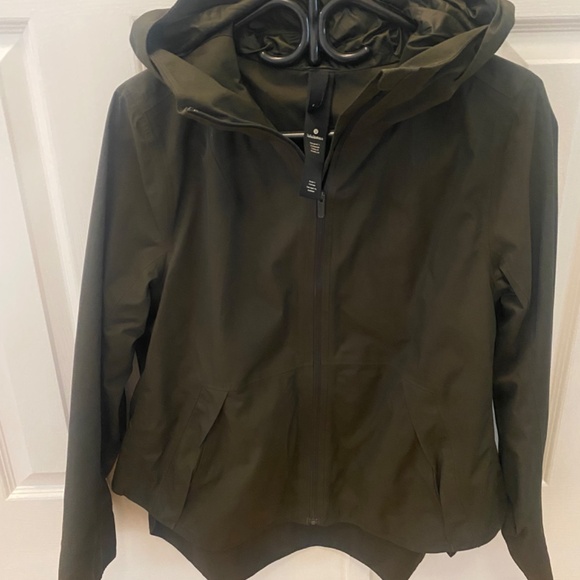 Lululemon jacket/raincoat size 6 - Picture 2 of 3